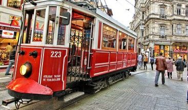 Beyoğlu İstiklal Caddesindeki Riskli Binalar Yıkılıyor