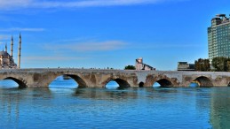 Adana Taşköprü Duvaryazıları Temizleniyor