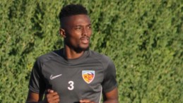 Bernard Mensah forma giyecek