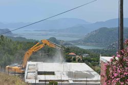 Muğla’da İmara Aykırı Yapıların Yıkımına Başlandı