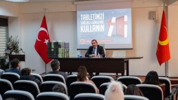 Başkan Vidinlioğlu Öğrencilere 100 Tablet Hediye Etti