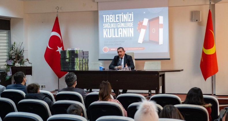 Başkan Vidinlioğlu Öğrencilere 100 Tablet Hediye Etti