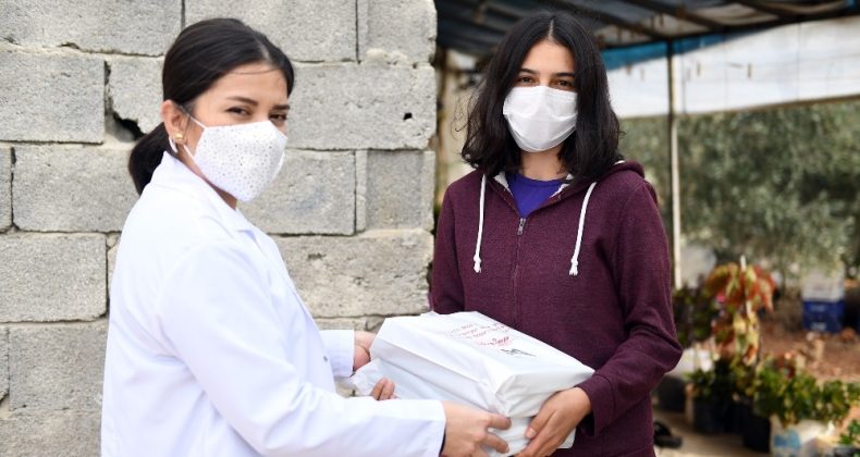 Mersin’de Üniversiteye Hazırlanan Öğrencilere Ücretsiz Kaynak Kitap