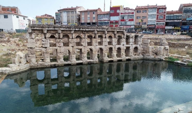 Kapısına kilit vurulan 2000 yıllık tarihi hamam meclis gündeminde