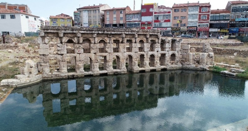 Kapısına kilit vurulan 2000 yıllık tarihi hamam meclis gündeminde