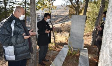 Karaman’da şehit öğretmen mezarı başında anıldı