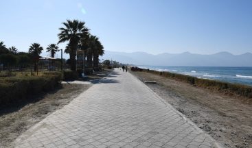 Kuşadası sahil bandında yürüyüş yolu düzenlemesi