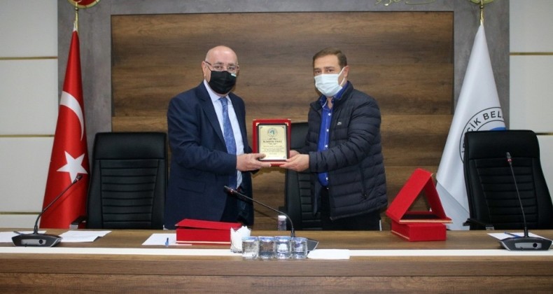 Şanlıurfa’da en çok vergi veren kişilere plaket verildi