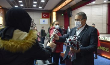 Yunusemre Belediyesi 24 Kasım’da öğretmenleri unutmadı