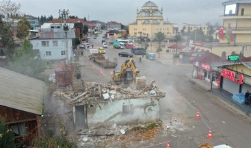 Başiskele’de Estetiği Bozan Metruk Binalar Yıkılıyor