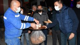 Başkan Günel, gece mesaisi yapan personele sıcak çorba ikram etti