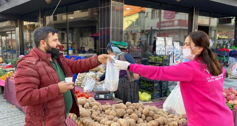 Başkan Öndeş’ten pazar esnafına sıcak çorba ikramı