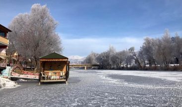 Bayburt’ta Çoruh Nehri Buz Tuttu