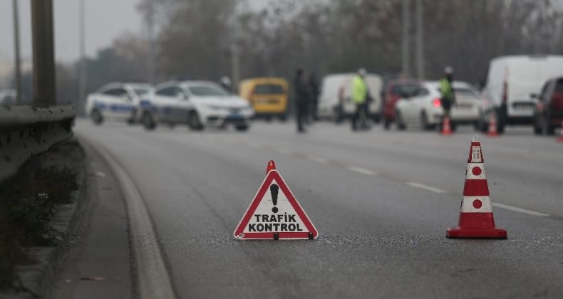 Bursa’da sokağa çıkma kısıtlamasında polislerin denetimleri aralıksız sürüyor