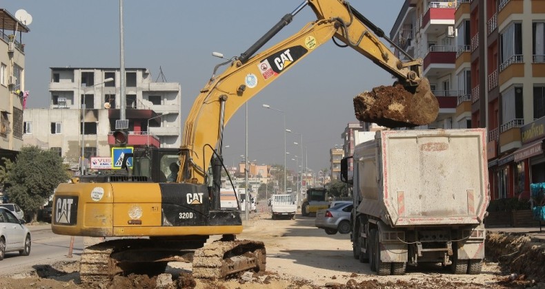 Büyükşehir Belediyesi, Toroslar’da asfalt çalışmalarına devam ediyor