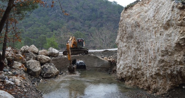 Antalya’da Çitdibi ve Yarbaş Çandır Yolu Onarıldı