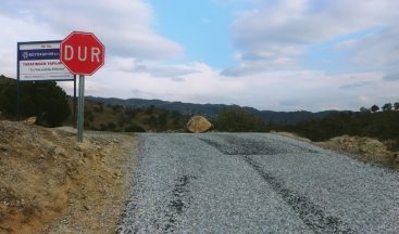 Büyükşehir, Koçarlı’daki levhaları yeniliyor