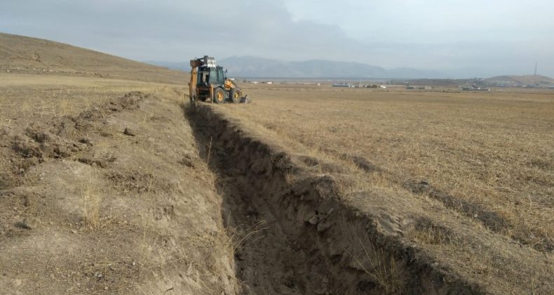 Çaldıran Belediyesinden sulama kanalı yapımı