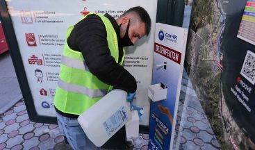 Canik’ten duraklara dezenfektan stantları