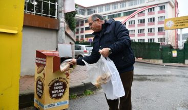 Çayırova’da bayat ekmekler sokak hayvanlarına gidiyor