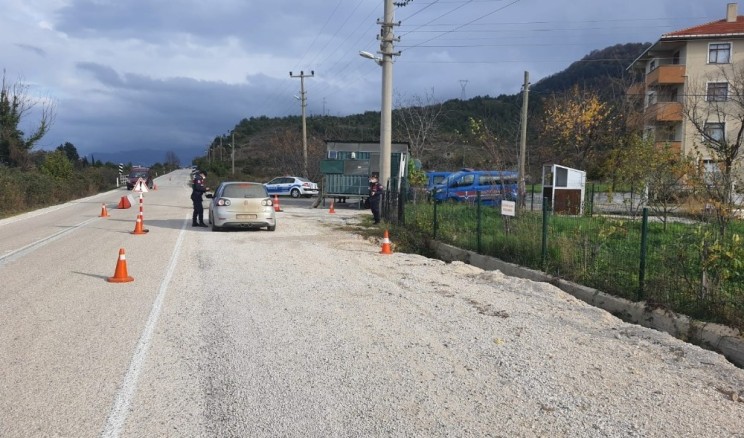 Cide’ye dışarıdan gelen ziyaretçilere yönelik denetimler sürüyor