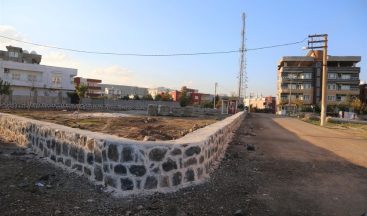 Cizre Belediyesi Sur Mahallesi Şahin Tepe’de yeni bir park inşa ediyor