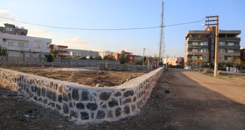 Cizre Belediyesi Sur Mahallesi Şahin Tepe’de yeni bir park inşa ediyor