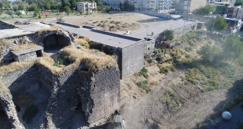 Cizre Belediyesi tarihi Hamidiye Kışlasına sahip çıkıyor