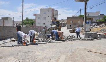 Cizre’de kilitli parke taşı döşeme çalışmaları devam ediyor