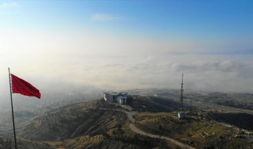 Elazığ’da sis etkili oldu, kent bulutlar altında kaldı