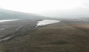 Elazığ’da sular çekildi, barajı besleyen koca nehir dereye döndü