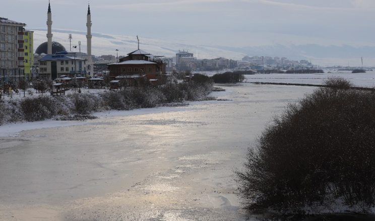 Göle donuyor: Eksi 23 derece