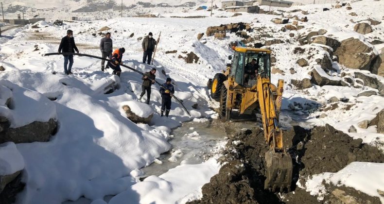 Hakkari su arıza ekibinin zorlu mesaisi