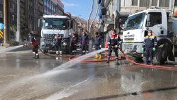 Hakkari’de cadde ve sokaklar dezenfekte edildi