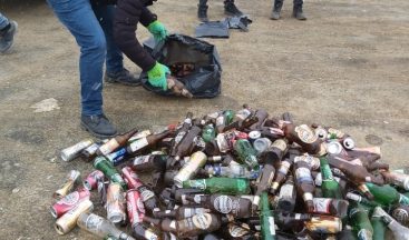 Hakkari’de mezarlığa bira şişelerinin atılmasına tepki