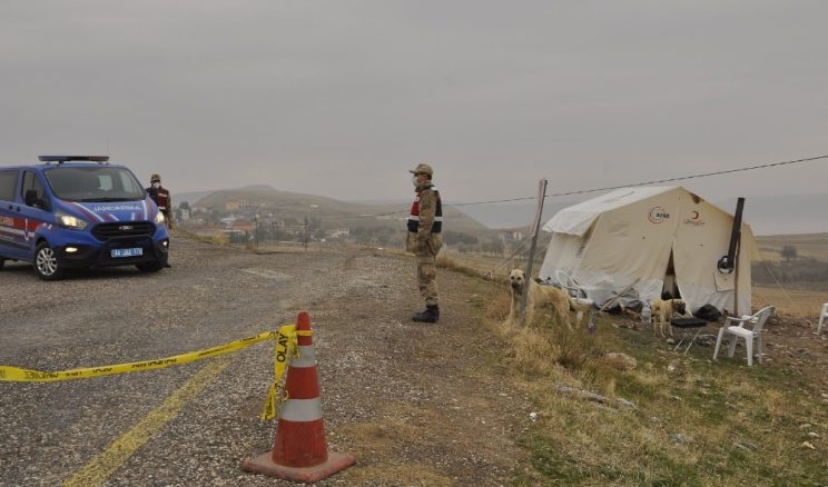 Karantinada ihtiyaçları Vefa Sosyal Destek Grubu karşılıyor