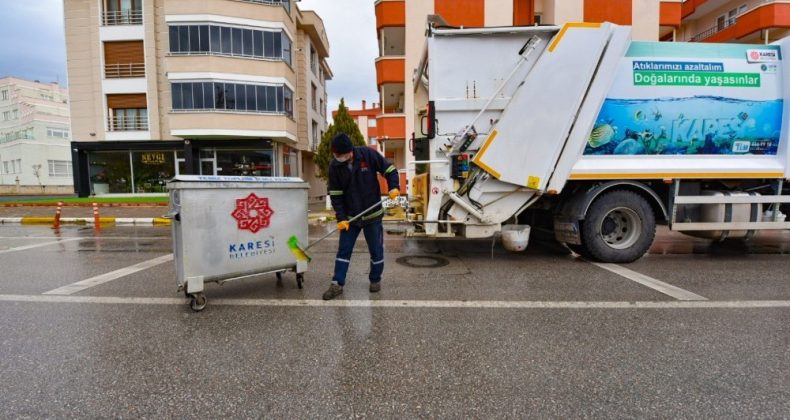 Karesi’de çöp konteynırları düzenli olarak yıkanıp dezenfekte ediliyor