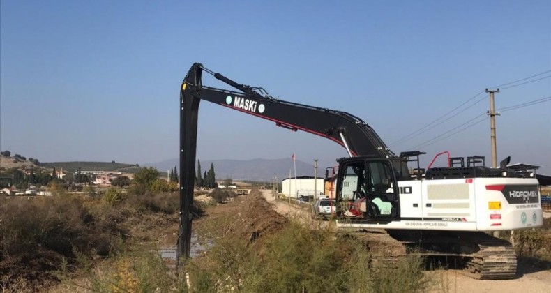 Manisa Kargın’da 2 Km Dere Temizlik Çalışması Yapıldı