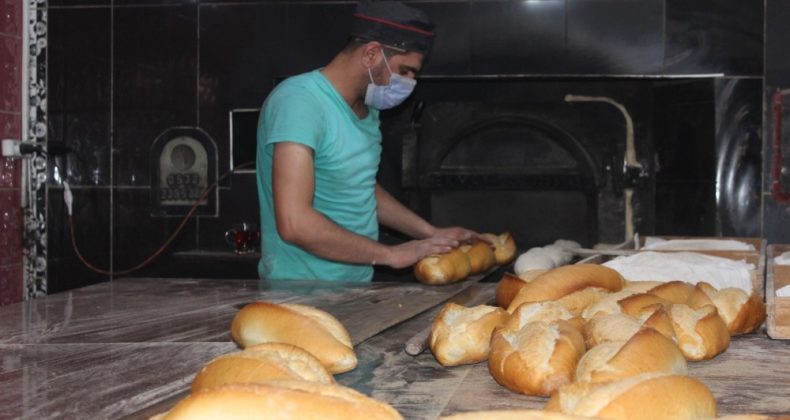 Kısıtlamadan muaf olan iş yerleri vatandaşlara hizmet vermeye devam veriyor