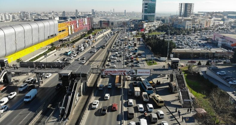 Kısıtlamaya 1 gün kala dikkat çeken trafik yoğunluğu