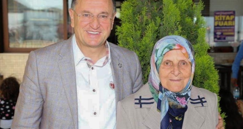 Lütfü Savaş’ın annesi hayatını kaybetti