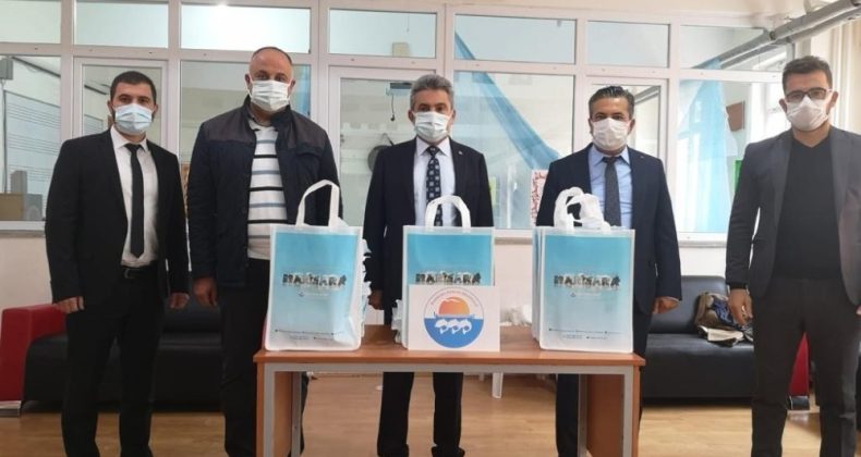 Marmara Belediyesi’nden 80 öğrenciye tablet