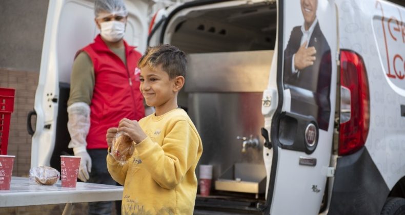 Mersin’deki Roman vatandaşlara ’1 ekmek 1 çorba’ hizmeti