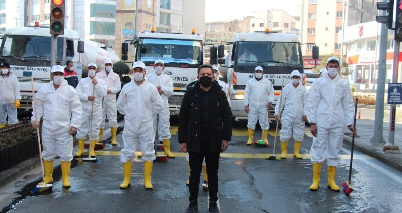 Nevşehir’de caddeler ’foşur foşur’ yıkandı