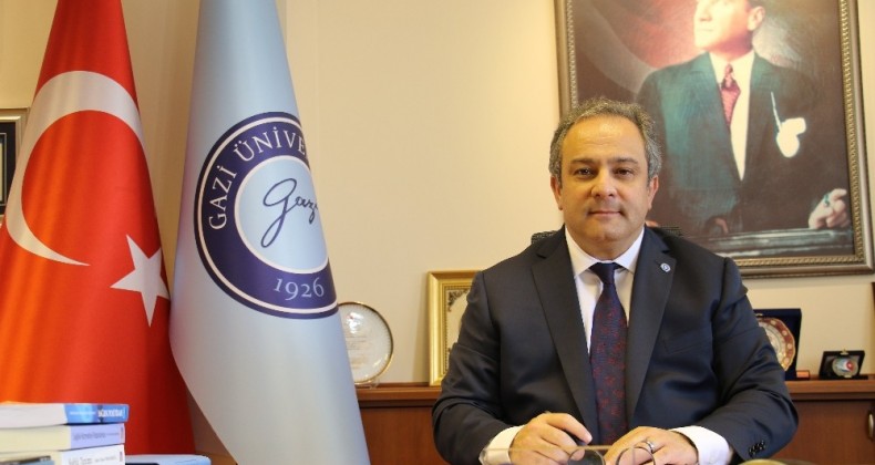 Bilim Kurulu Üyesi İlhan: “1963 yılında eşi ve 3 çocuğu Rumlar tarafından şehit edilen Tabip Binbaşı Nihat İlhan’ın oğluyum”
