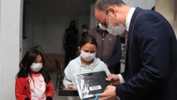 Pamukkale Belediyesinden derse katılamayan öğrencilere 2 bin tablet