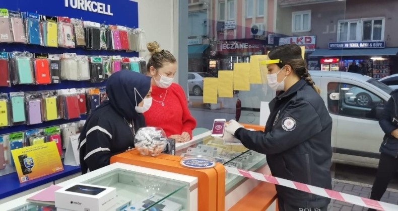 Polis ekipleri ilçede KADES uygulamasını tanıttı