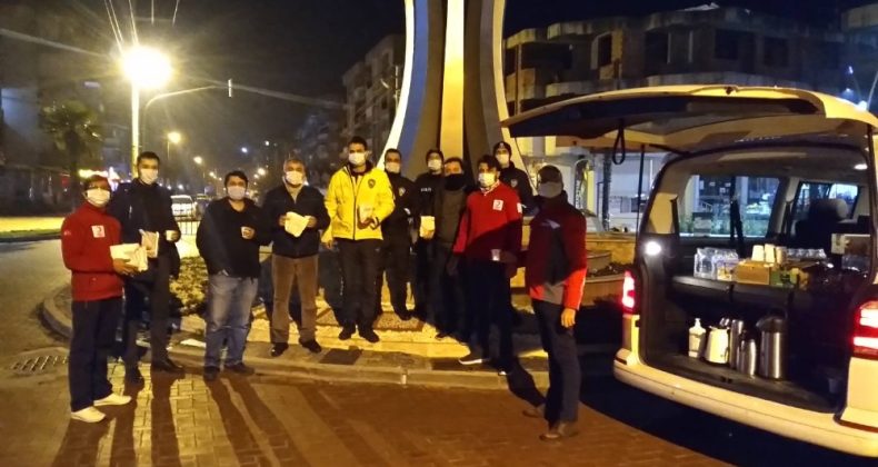 Salihli Kızılay, kısıtlamada görev başındakileri unutmadı