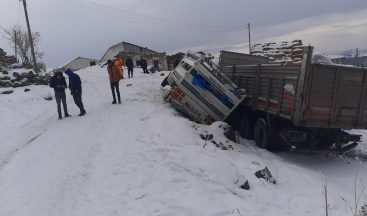 Sarıkamış’ta kar yağışı beraberinde kaza getirdi