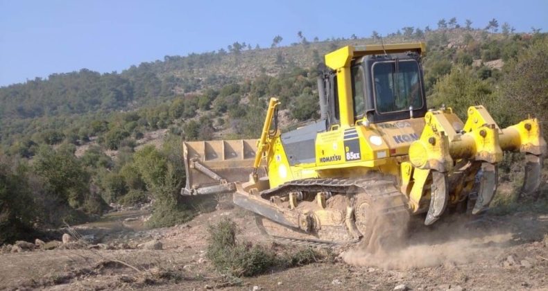 Saruhanlı’da gölet temizliği devam ediyor